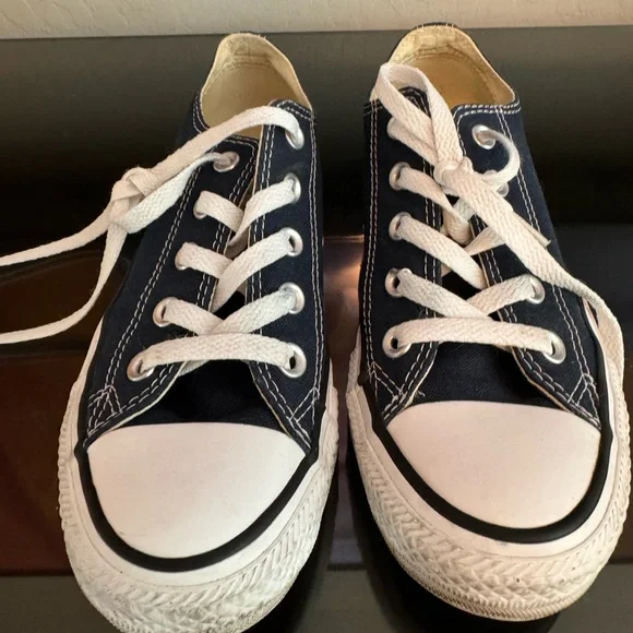 Navy Blue Converse Women’s sz 6 - Picture 2 of 5